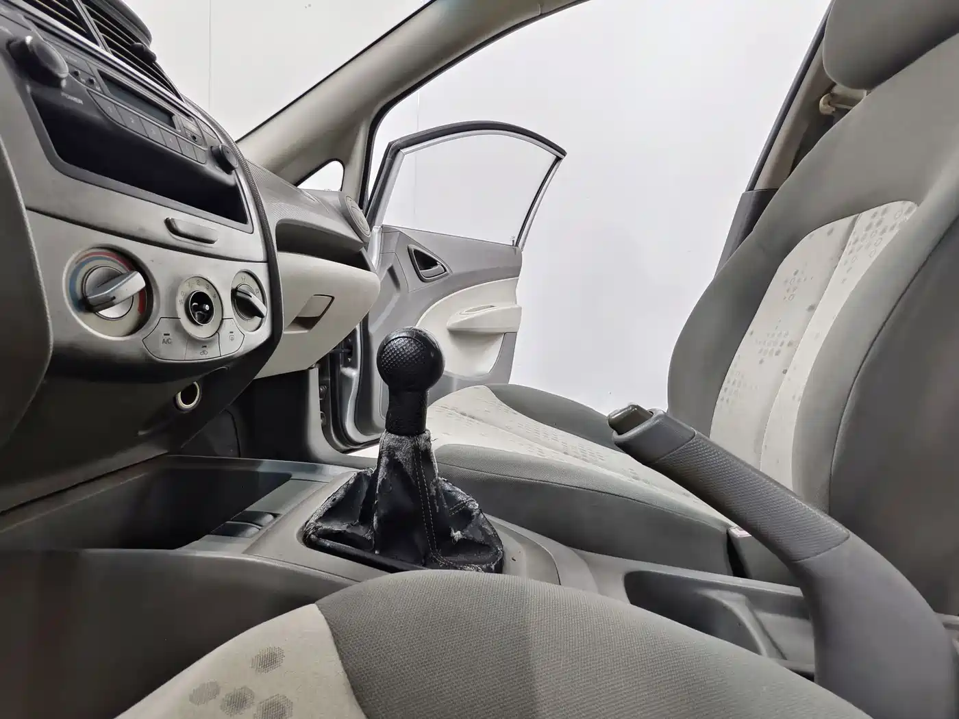 Chevrolet Sail 2013 Sedan 1.4L Manual Ideal Happiness Edition фото 11