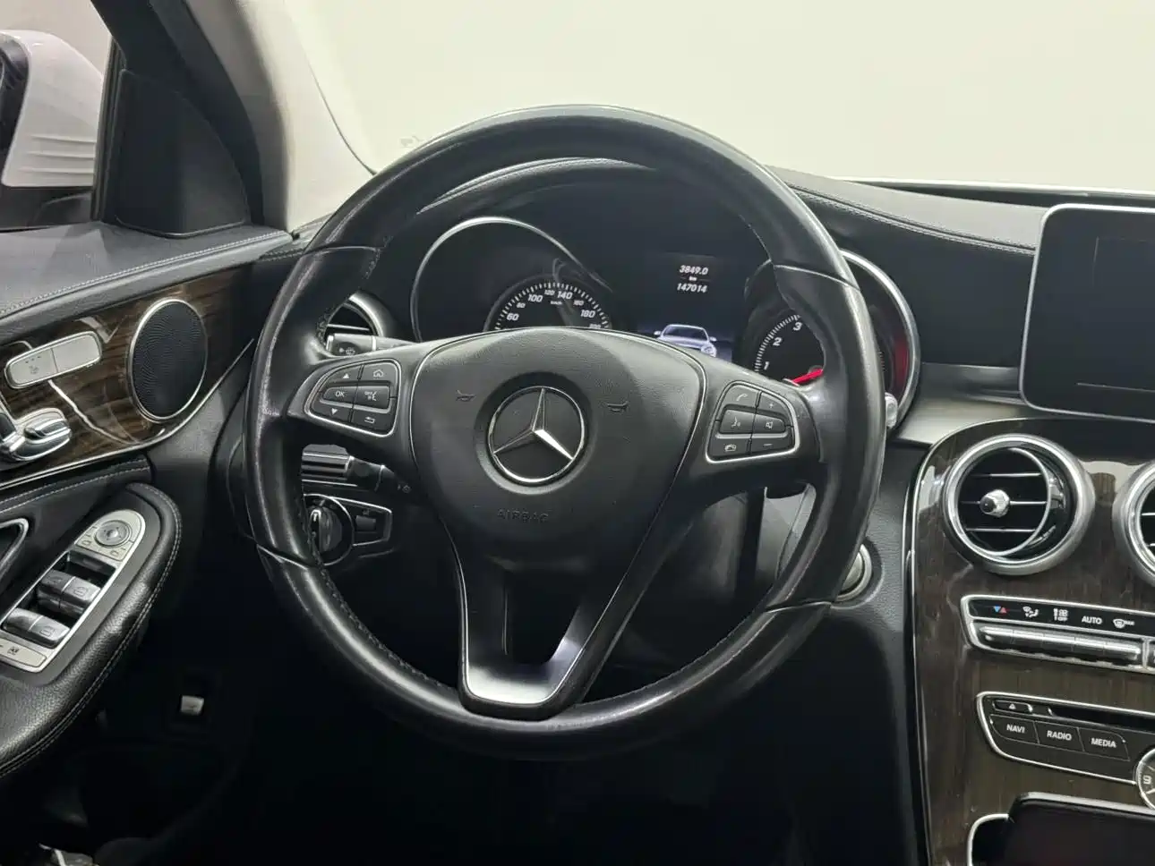 Photo 11 - Mercedes-Benz C-Class