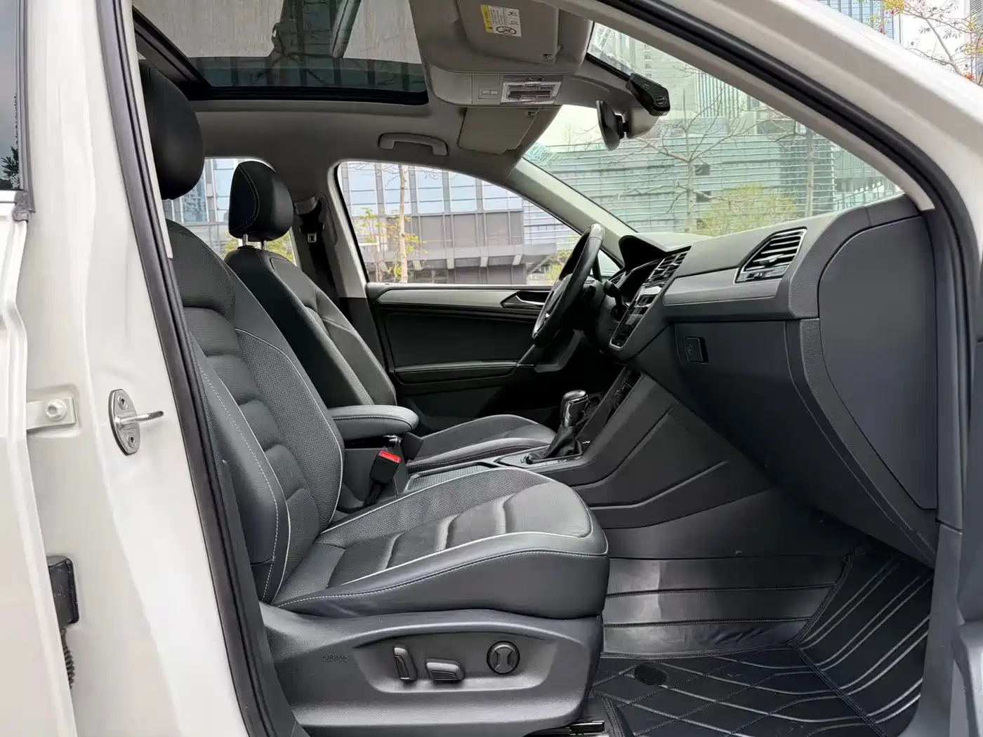 VOLKSWAGEN TIGUAN L NEW ENERGY