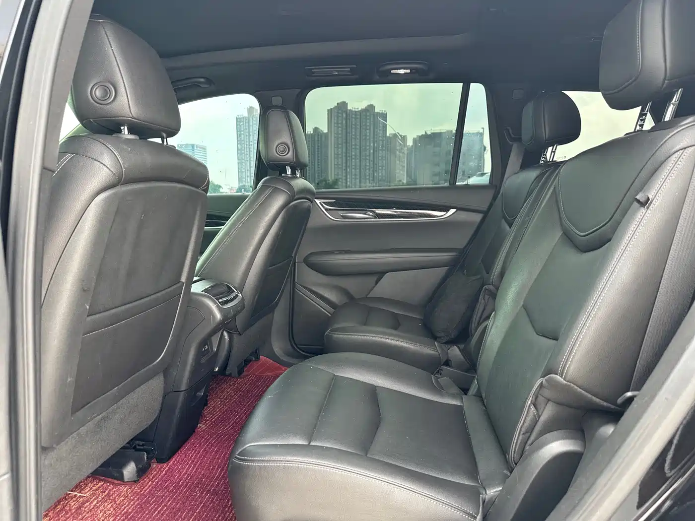 Photo 8 - Cadillac XT6