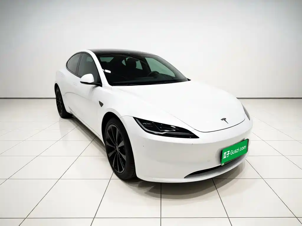 Фото 3 - Tesla Model 3