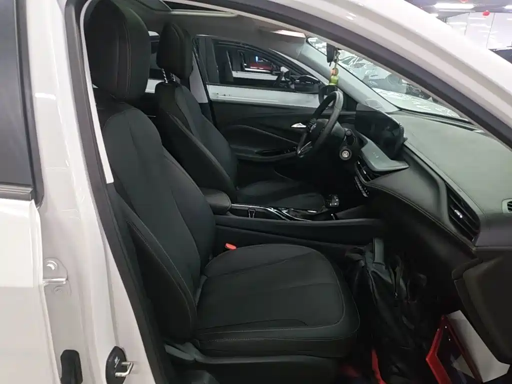 Photo 25 - Buick Verano
