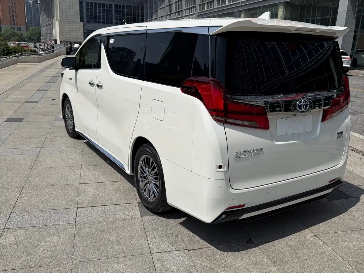 Toyota Alphard 2023 Dual Hybrid 2.5L Ultimate Gold Edition фото 6