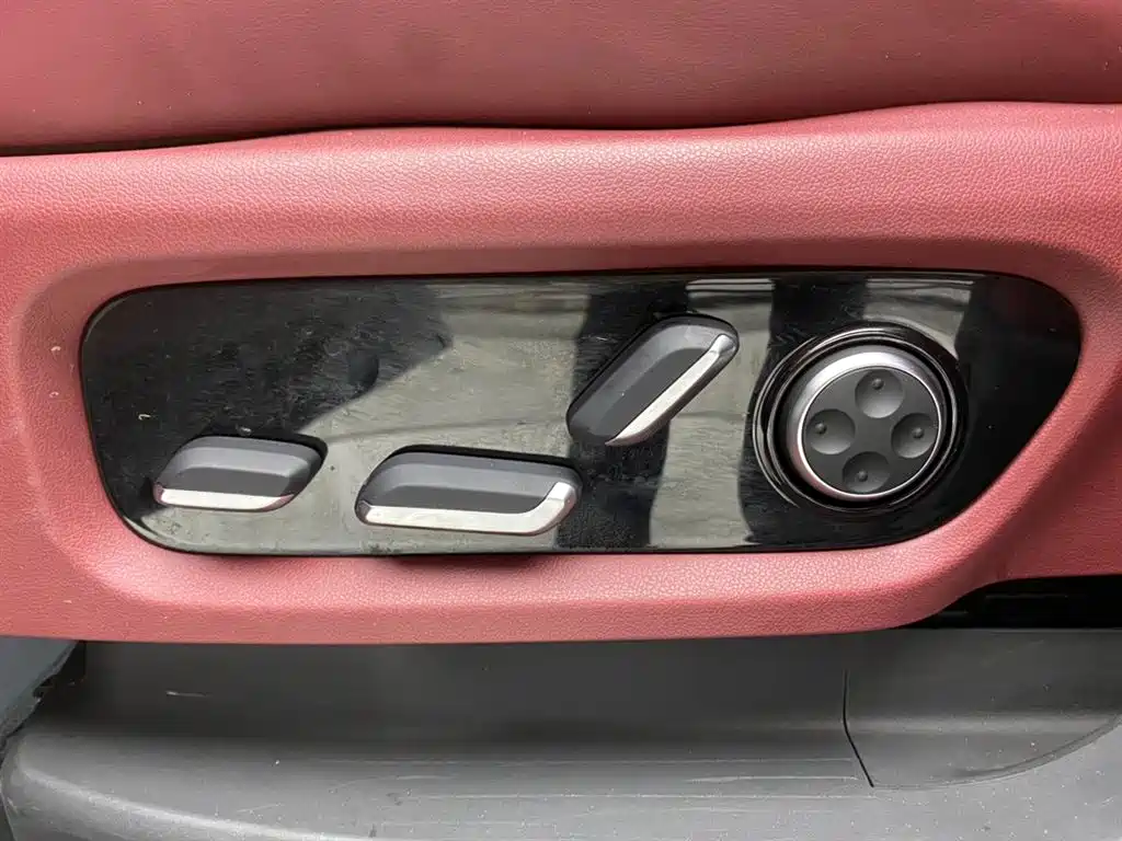 AITO Wenjie AITO M8 2025 Model Extended Range Max+ Edition 53.4kWh 6-Seater фото 27