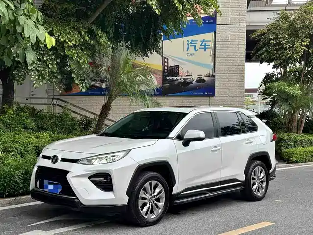 Toyota Wildlander 2020 2.0L CVT 2WD Premium — фото 1