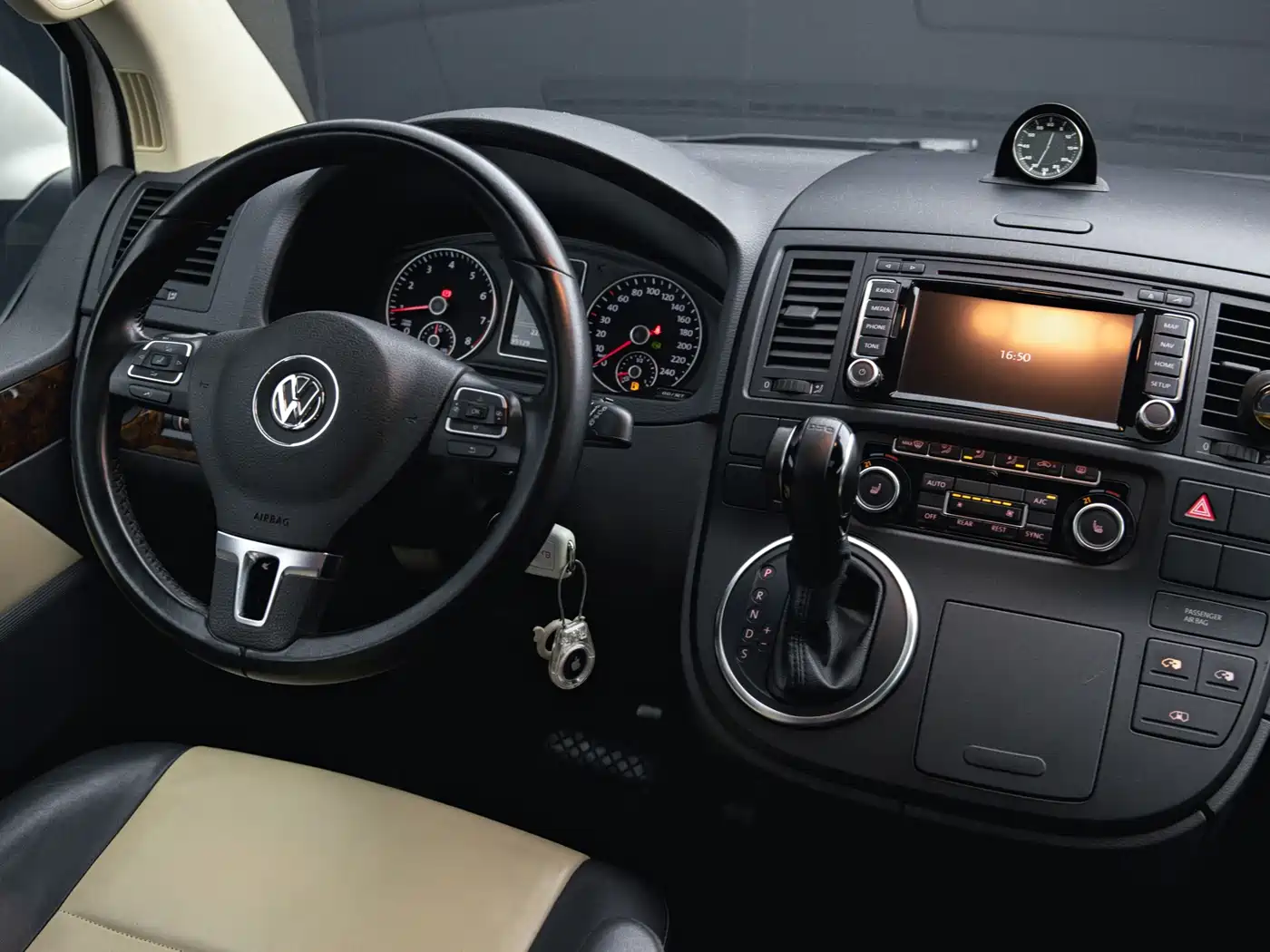 Volkswagen Multivan 2017 2017 2.0TSI 4WD Premium 6-Seater
