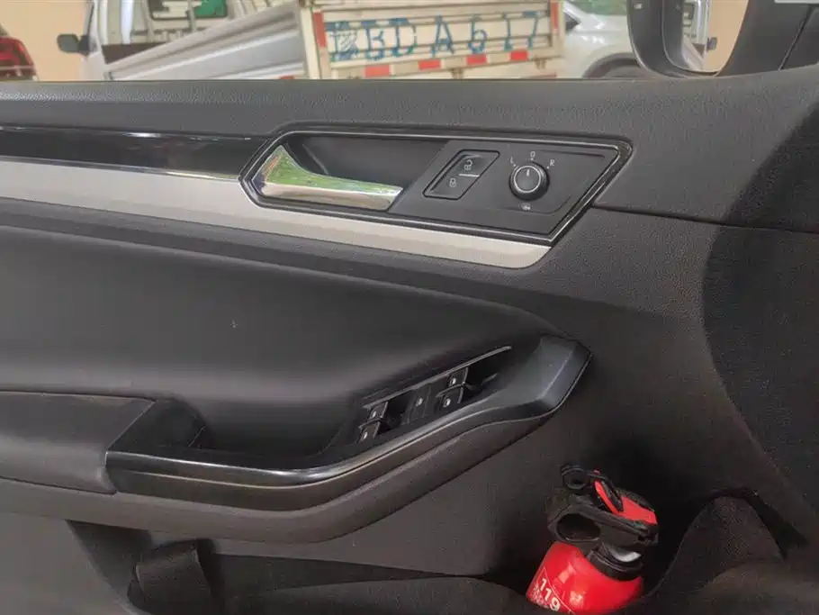 Volkswagen Sagitar 2018 1.6L Automatic Comfort фото 7