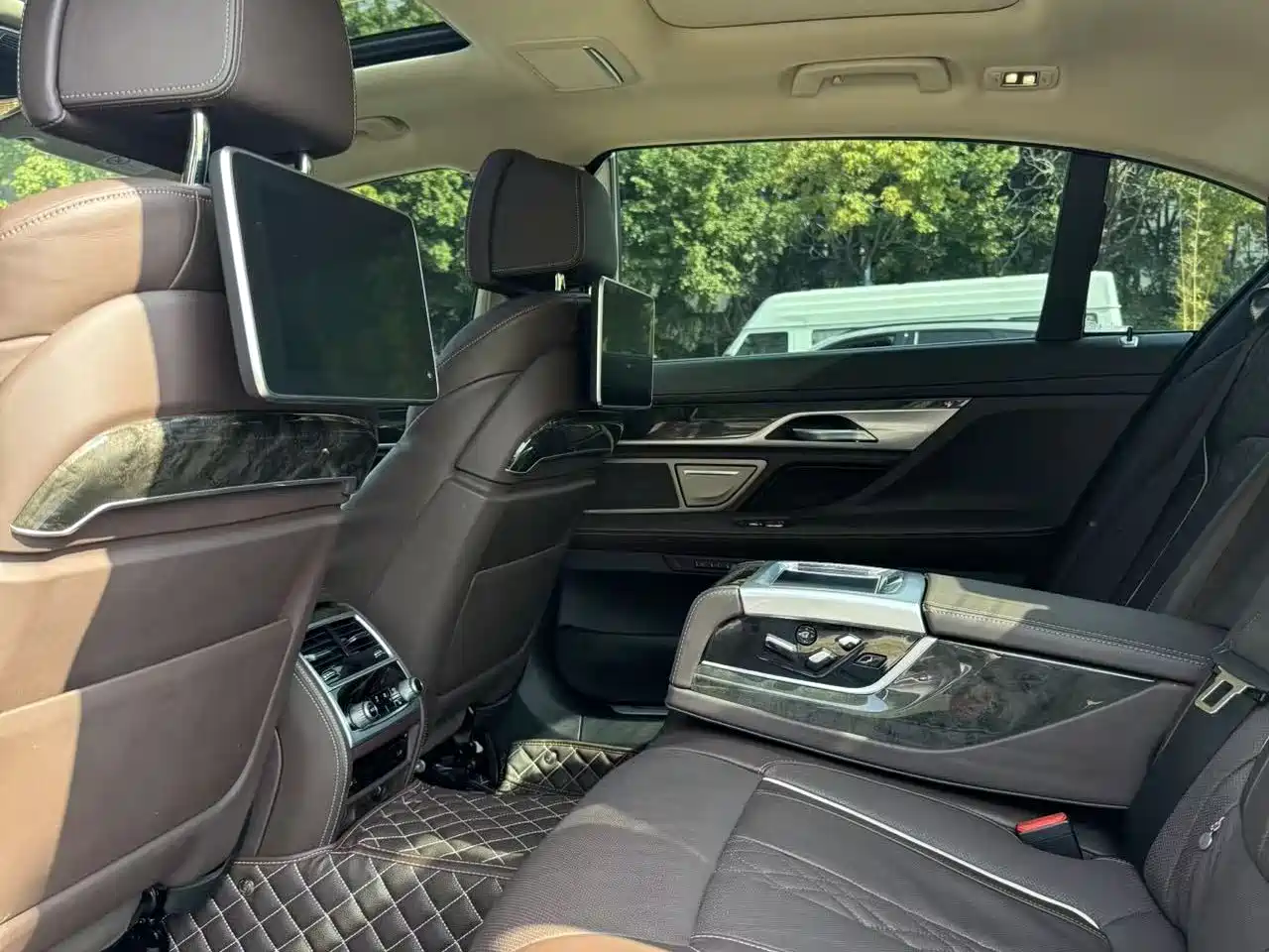 BMW 7 Series 2018 730Li Premium Type Excellence Package фото 8