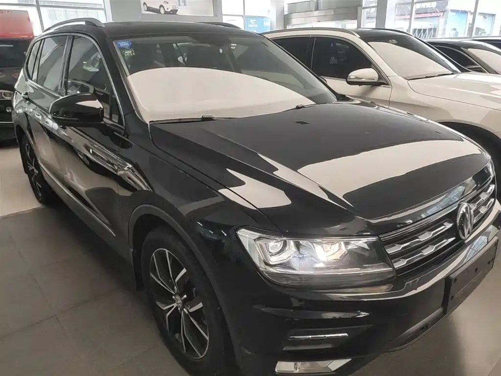 Volkswagen Tiguan L 2019 330TSI Automatic 2WD Smart Luxury Edition China VI фото 4
