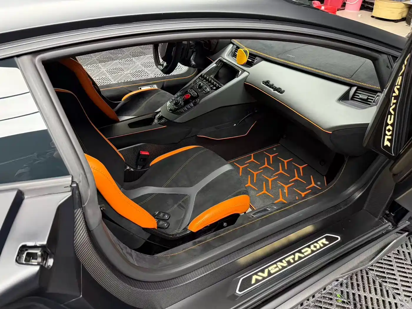 Photo 6 - Lamborghini Aventador