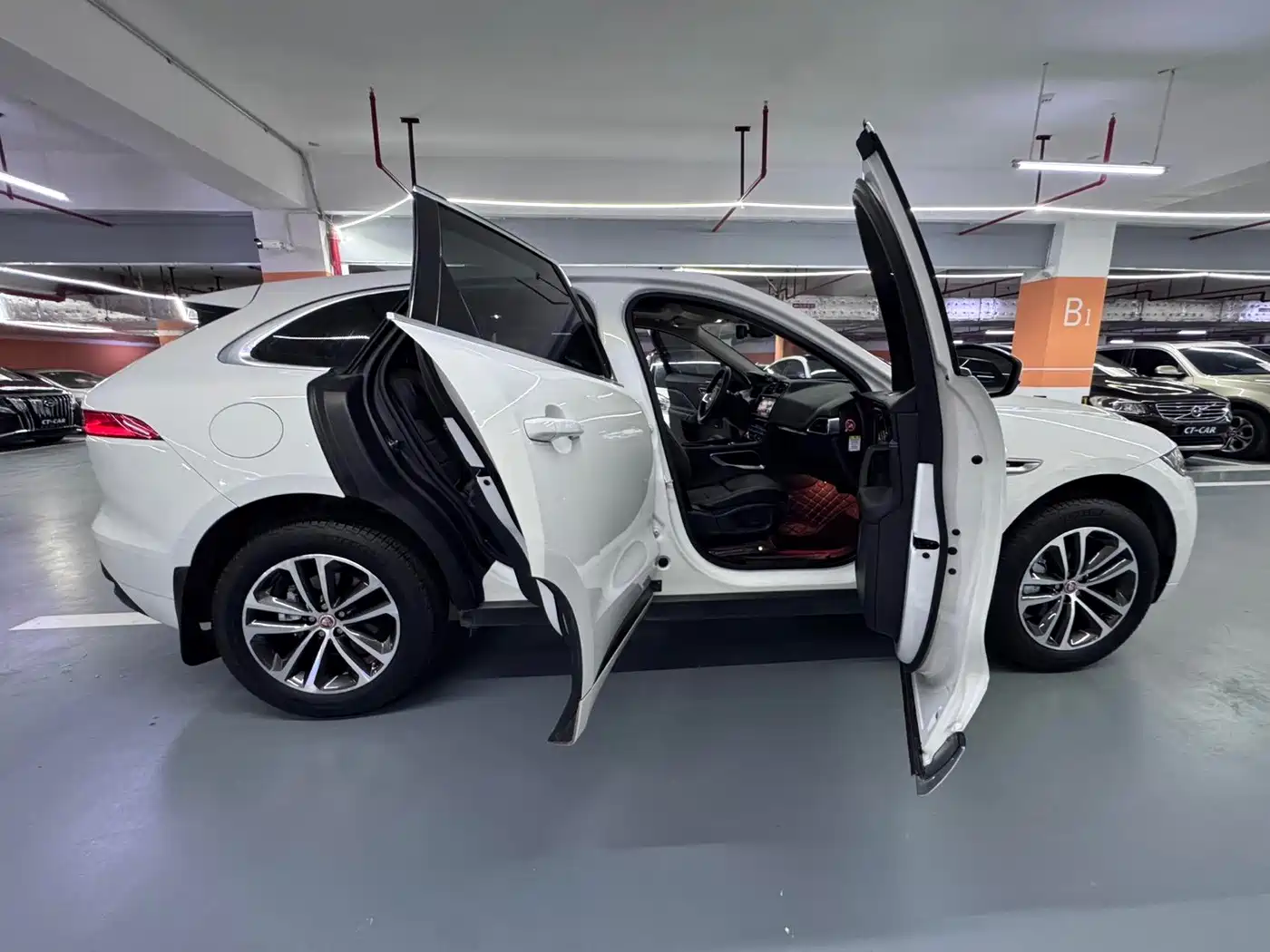 Фото 27 - Jaguar F-PACE