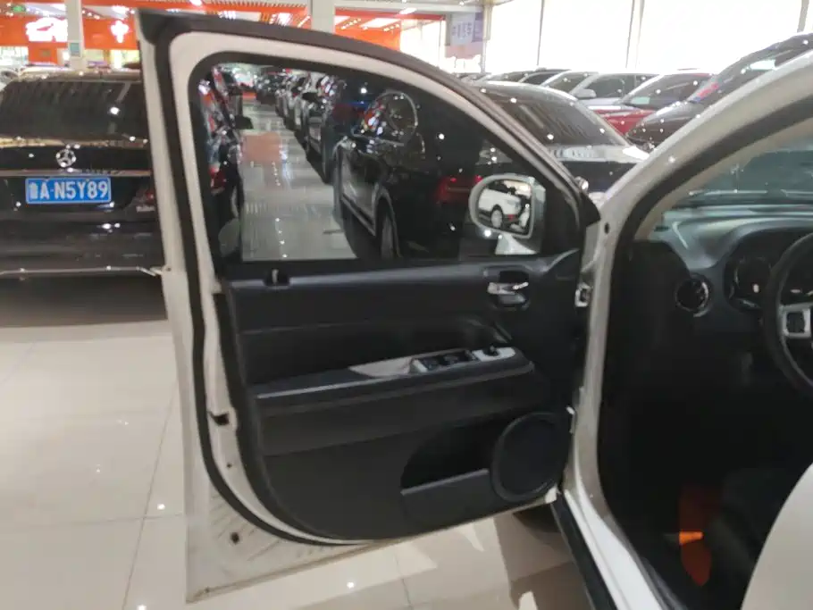 Jeep Compass (Import) 2013 2014 2.0L 2WD Luxury Edition