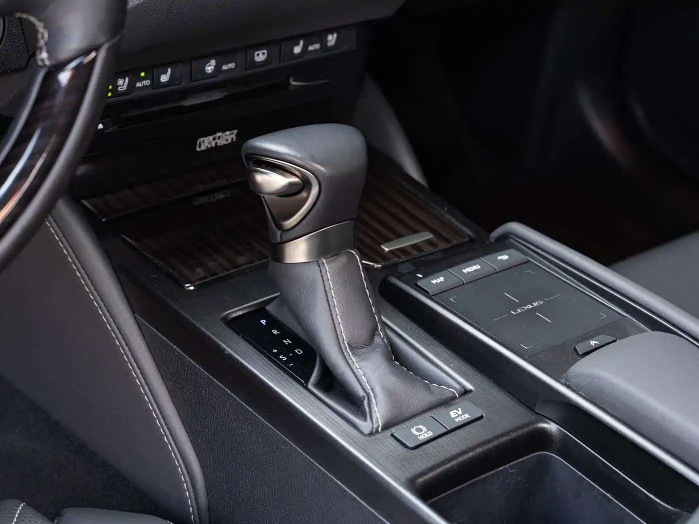 Photo 15 - Lexus ES