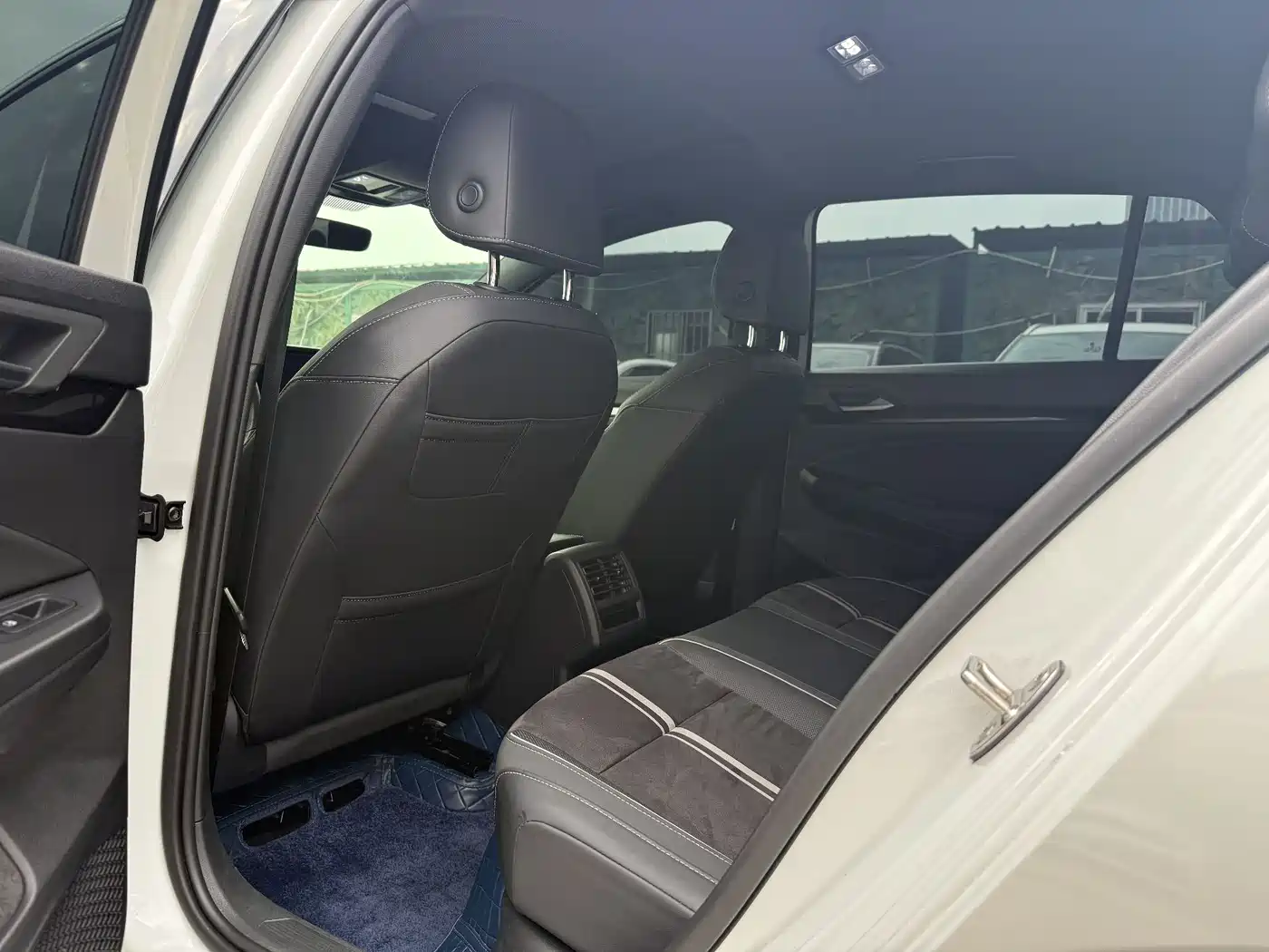 Volkswagen Golf 2023 280TSI DSG R-Line Lite фото 5