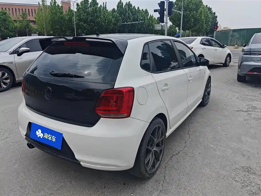Volkswagen Polo 2013 1.4L Manual Trend Edition фото 3