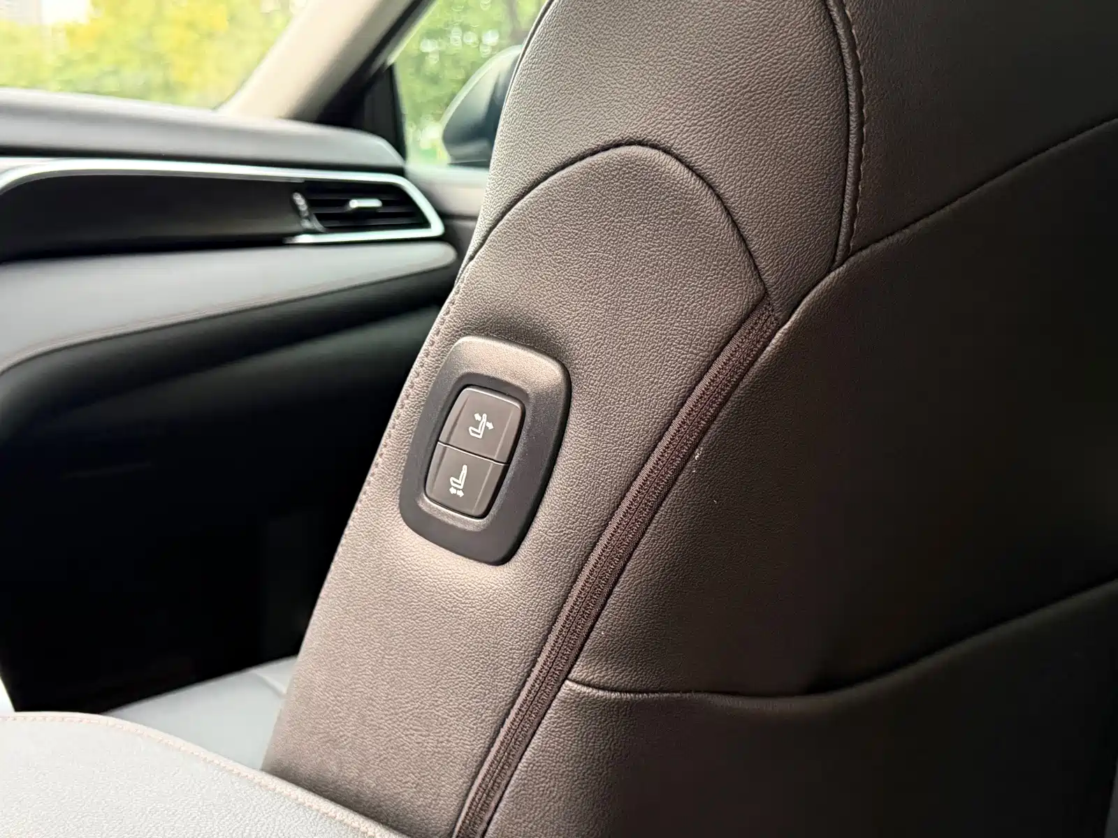 Photo 15 - Toyota Camry