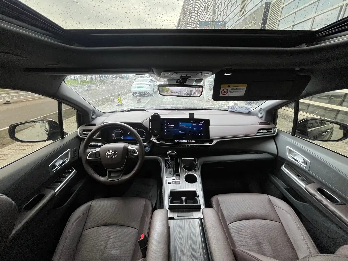 Toyota Sienna 2021 2.5L Hybrid Platinum Edition фото 8