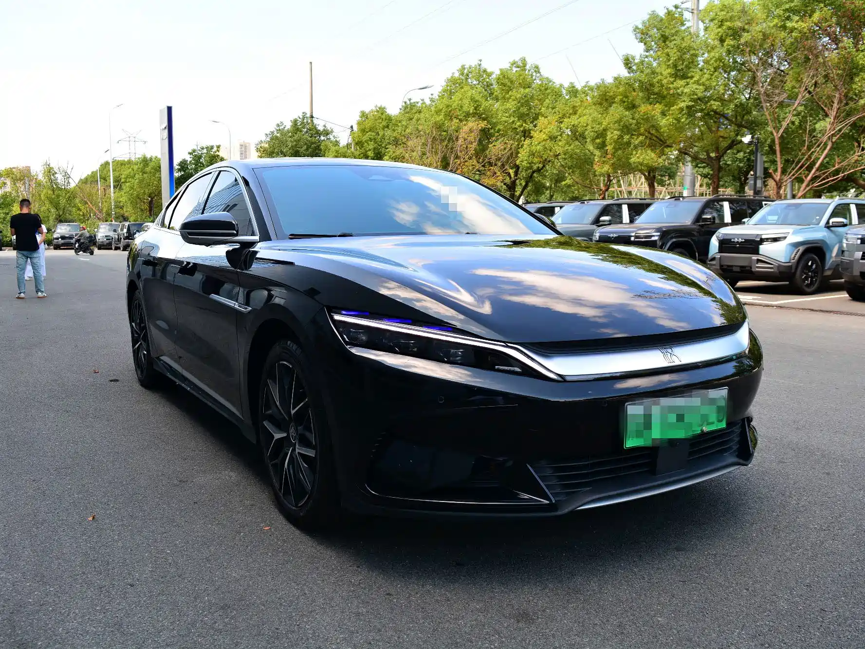 Photo 3 - BYD Han