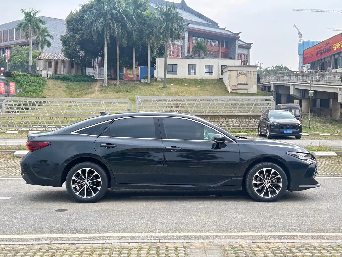 Toyota Avalon 2022 2.0L Progressive Edition фото 5