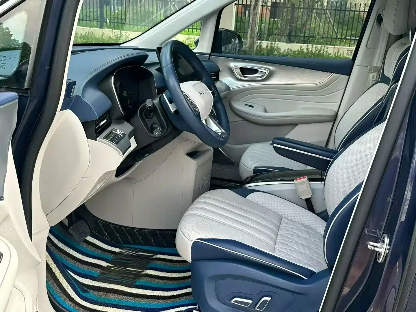 Фото 4 - Roewe iMAX8