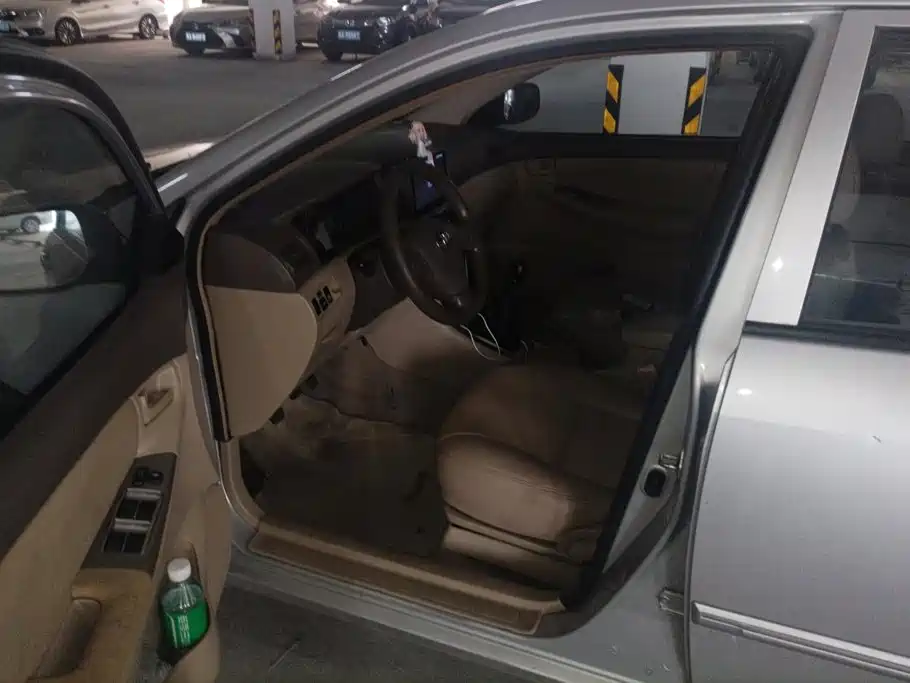 Photo 9 - Toyota Corolla