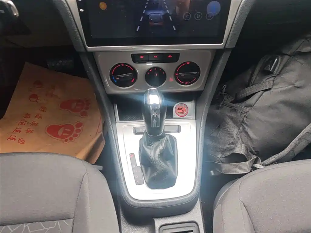 Volkswagen Lavida 2017 1.6L Automatic Comfort Edition фото 14