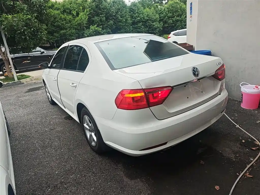 Volkswagen Lavida 2017 1.6L Automatic Comfort Edition фото 5