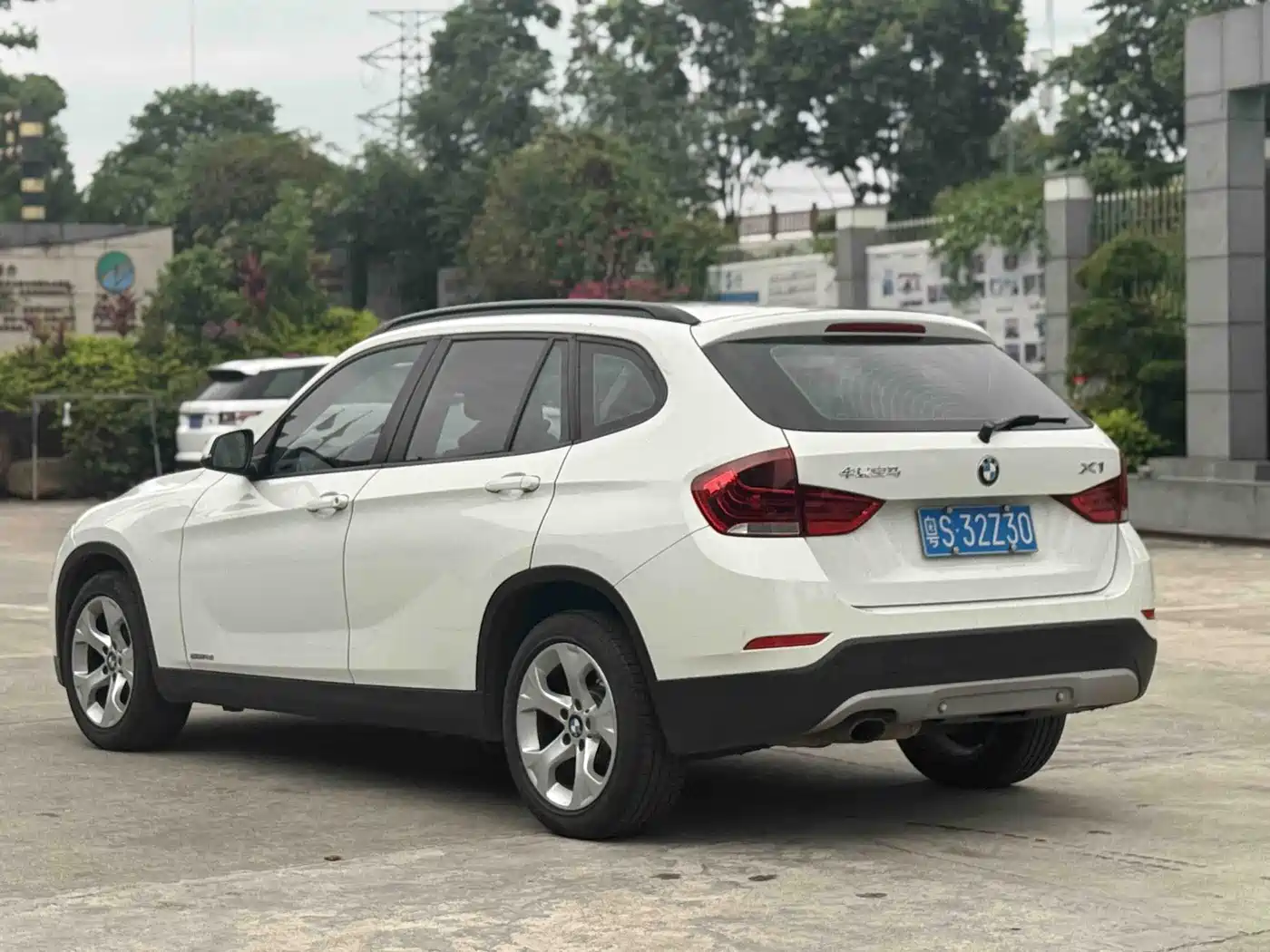 BMW X1 2013 sDrive18i Leading фото 6