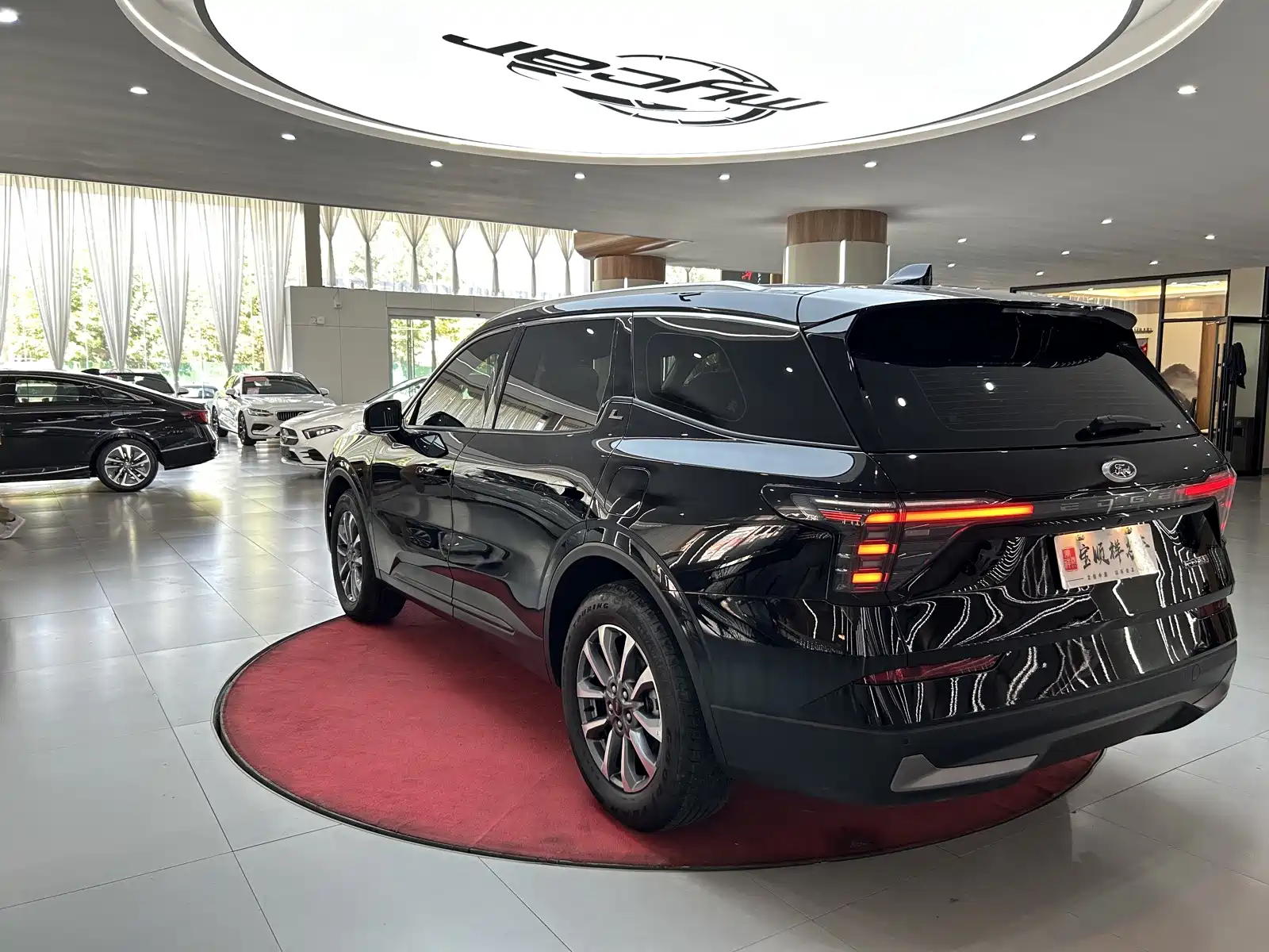 Фото 7 - Ford Edge