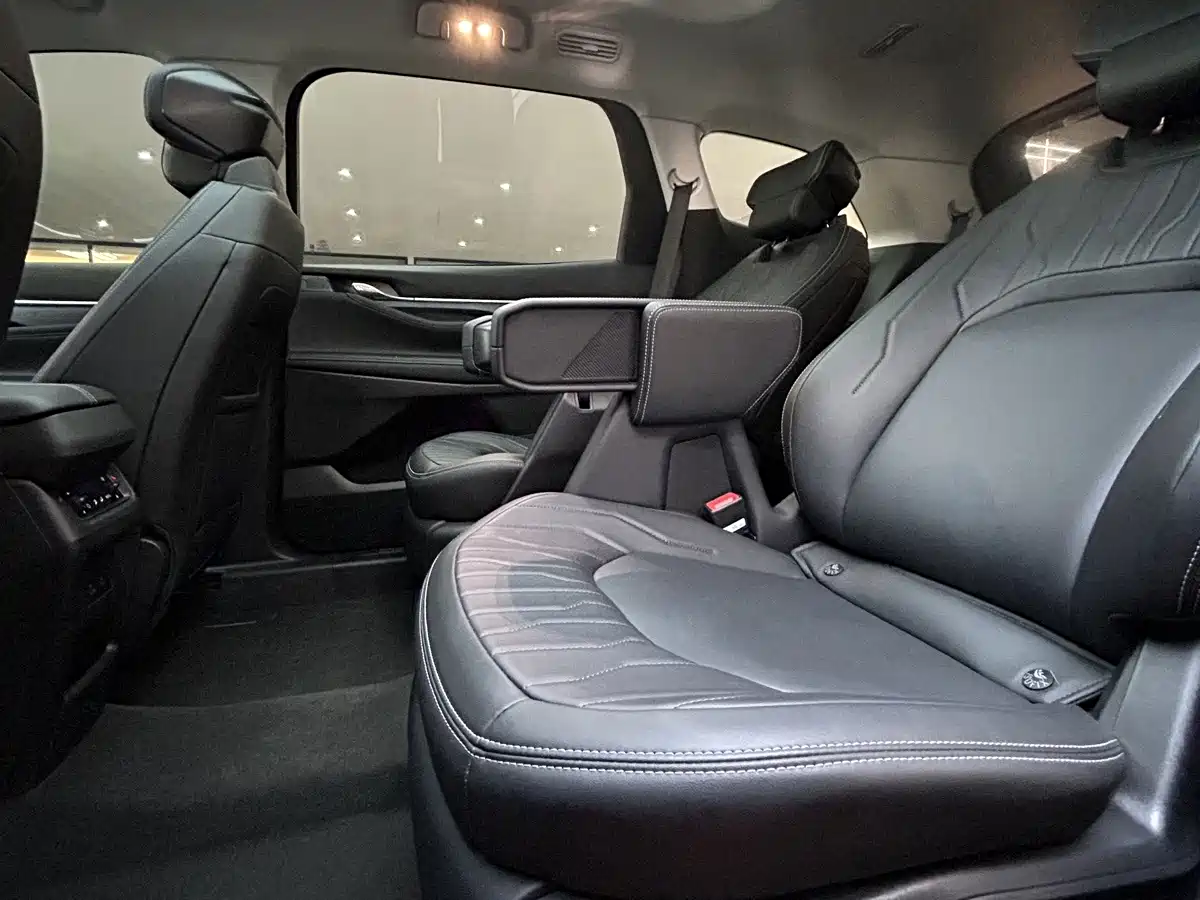 Фото 13 - Ford Edge