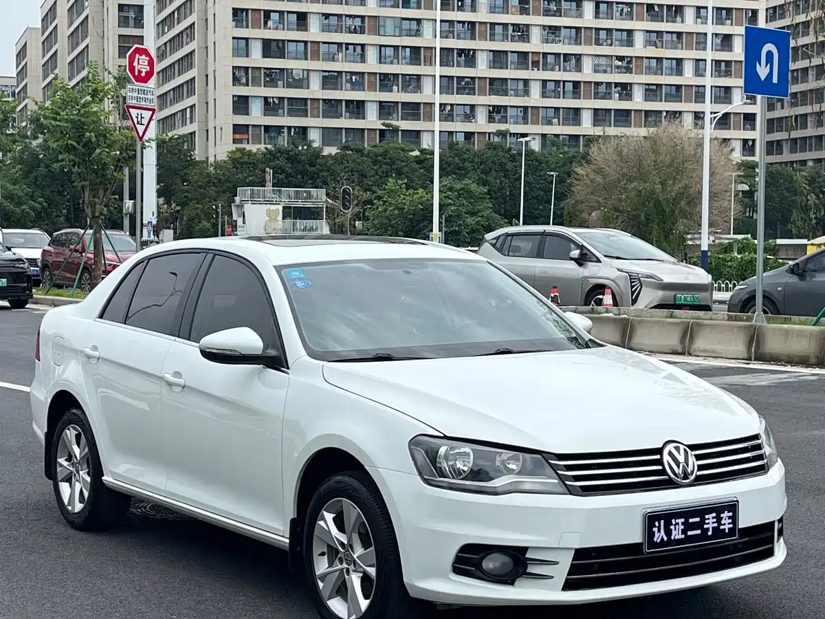 Volkswagen Bora 2014 1.6L Automatic Fashion Edition фото 3