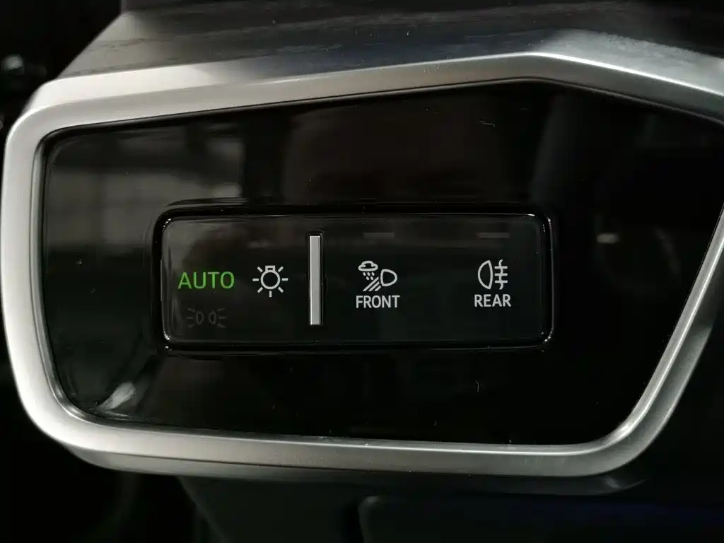 Фото 21 - Audi A6L