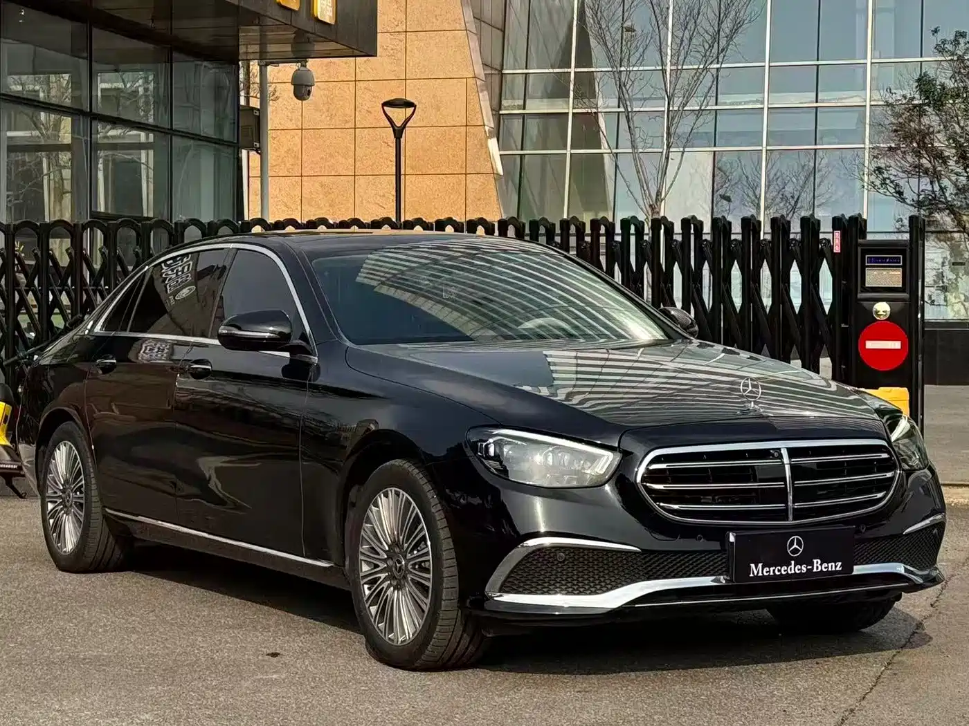 Фото 1 - Mercedes-Benz E-Class