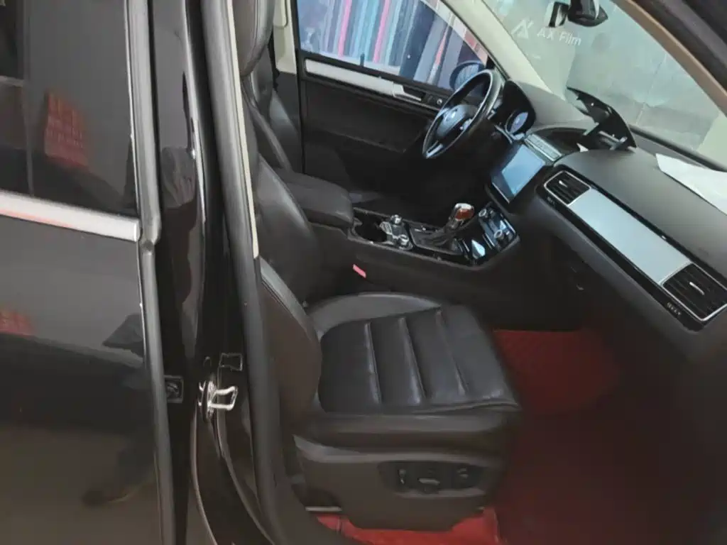 Фото 25 - Volkswagen Touareg