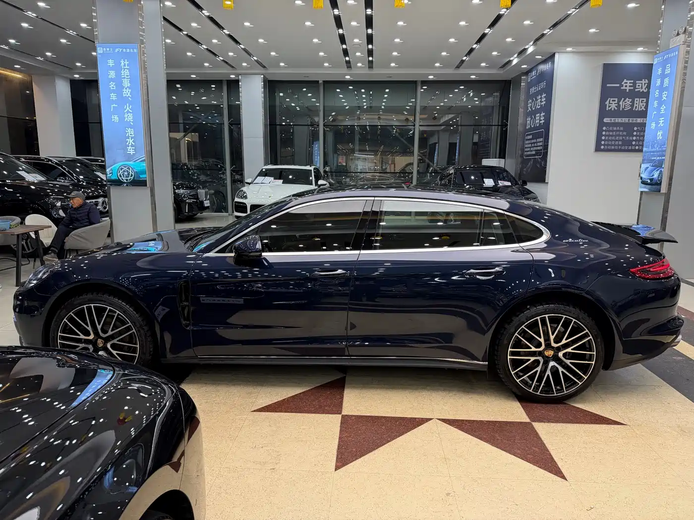 Porsche Panamera 2017 Panamera Executive Long Wheelbase 3.0T фото 26
