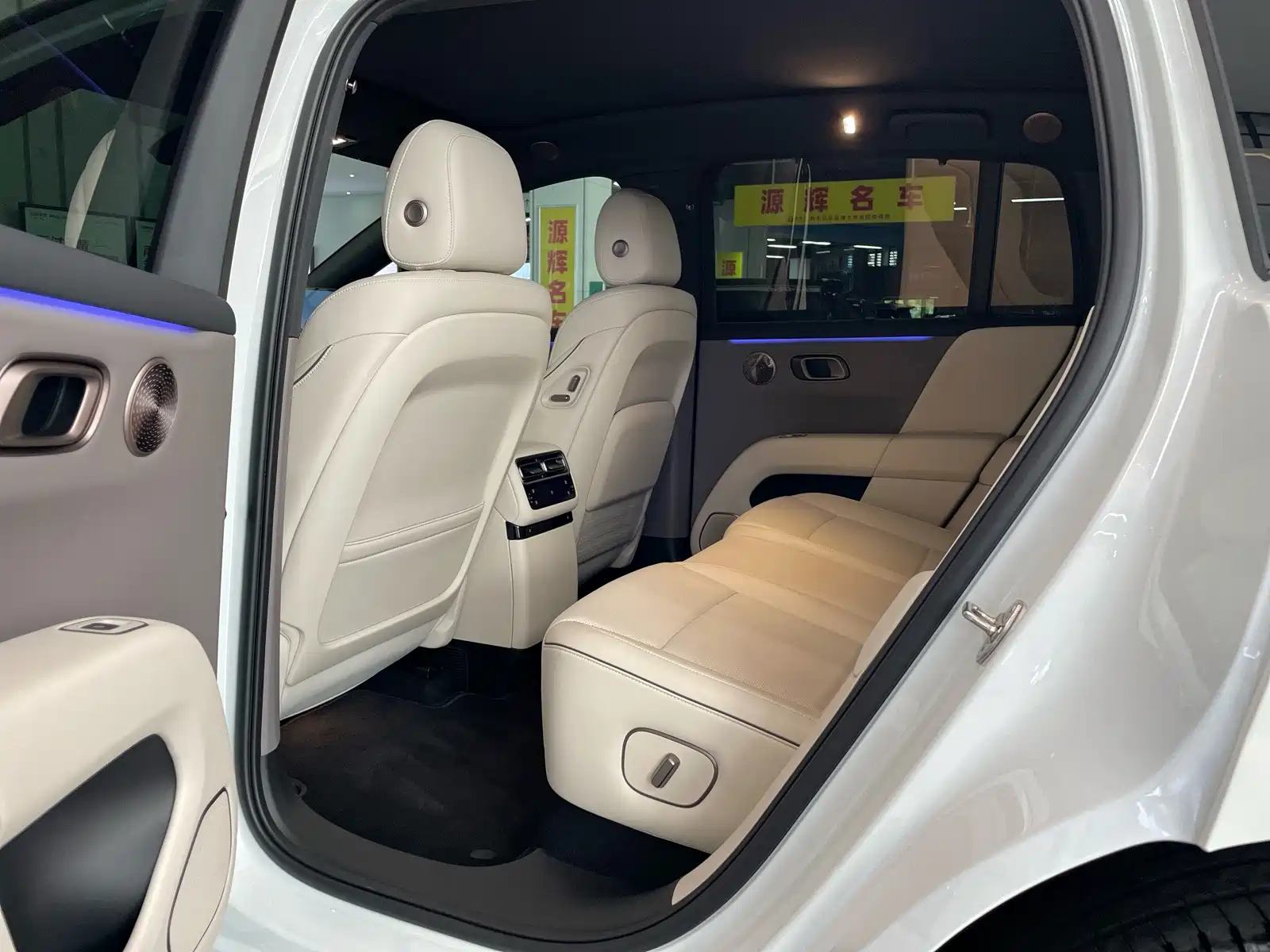 صورة 10 - Li Auto i6