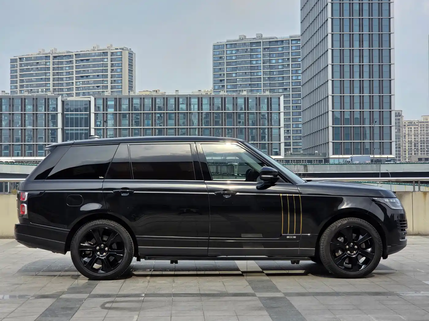 Land Rover Range Rover 2019 3.0 SC V6 Heritage Extended Edition фото 4