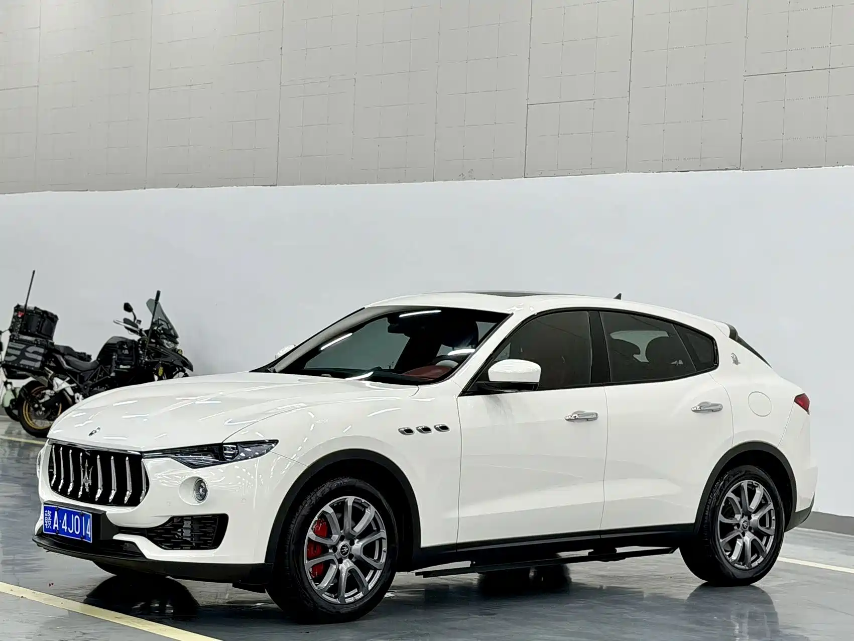 Photo 1 - Maserati Levante