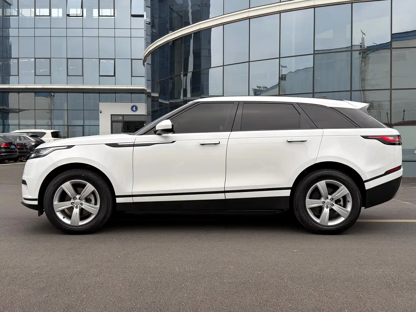 Land Rover Range Rover Velar 2020 P250 фото 3