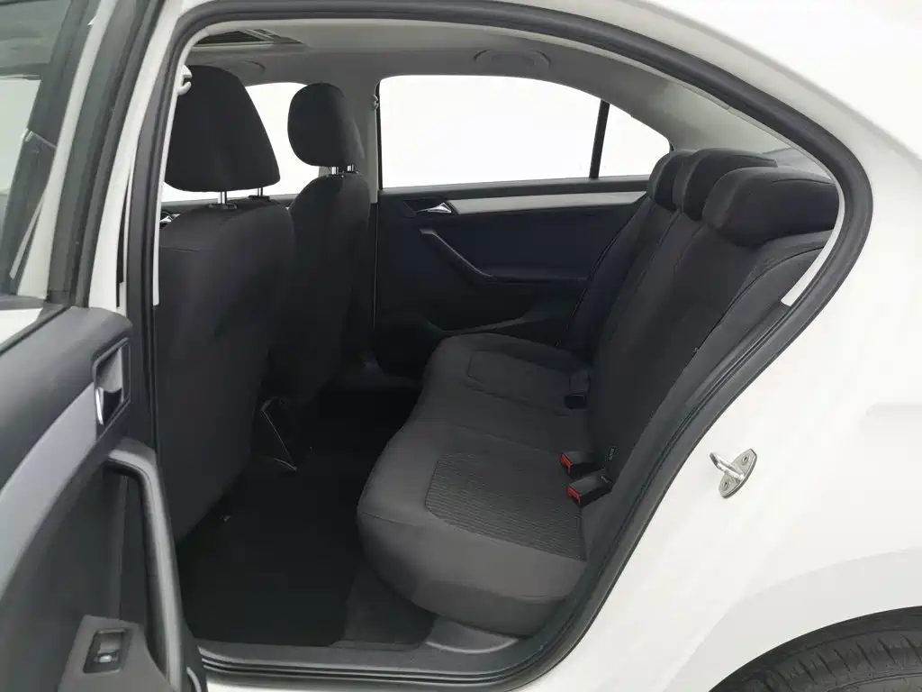 Photo 15 - Volkswagen Jetta