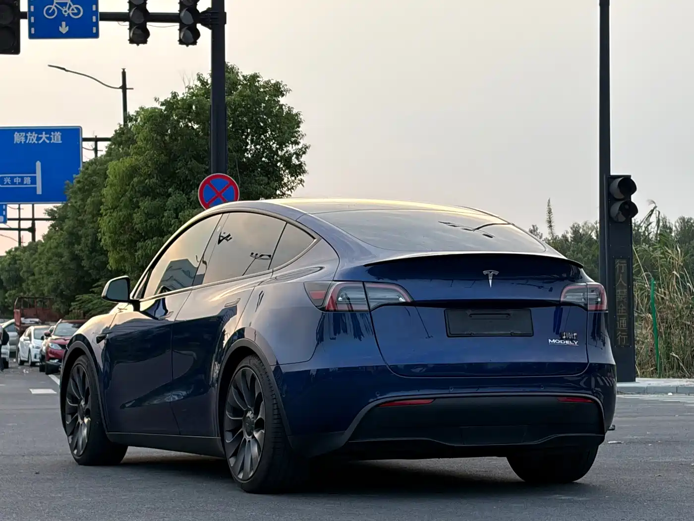 Photo 4 - Tesla Model Y