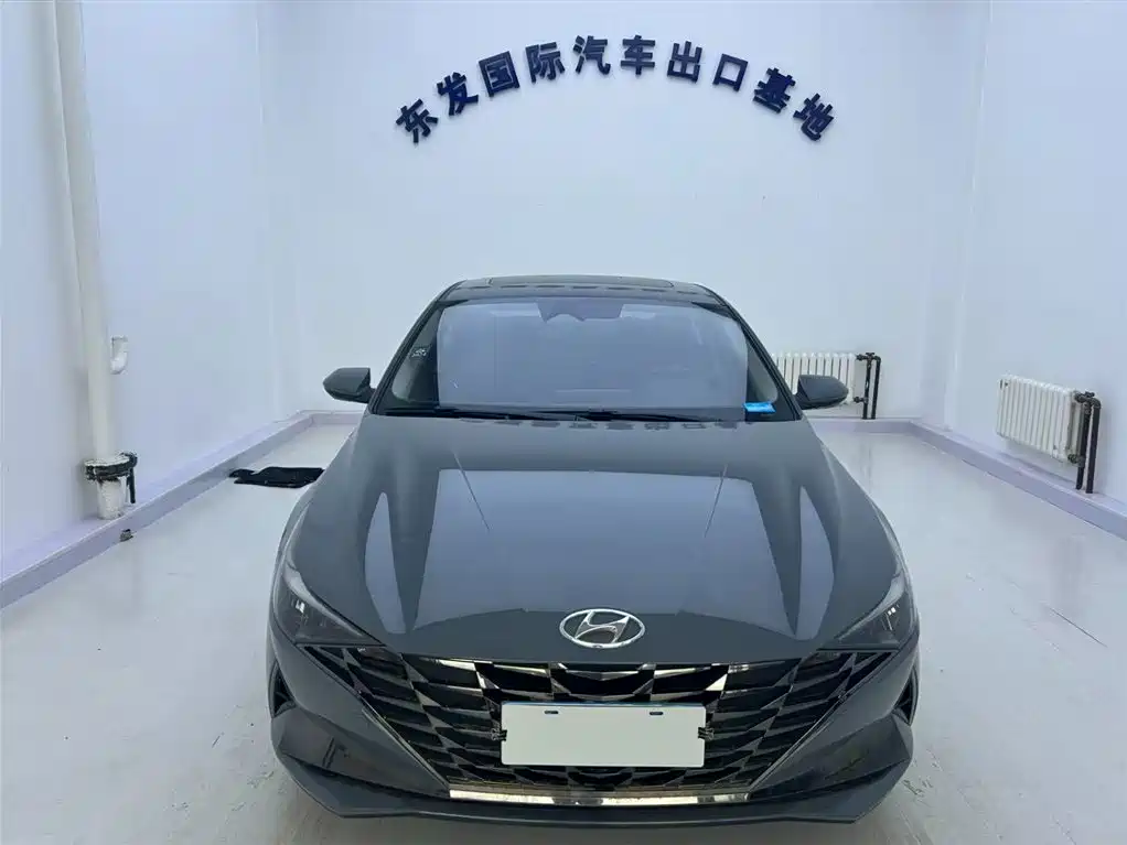 Hyundai Elantra 2021 1.5L CVT LUX Premium Edition