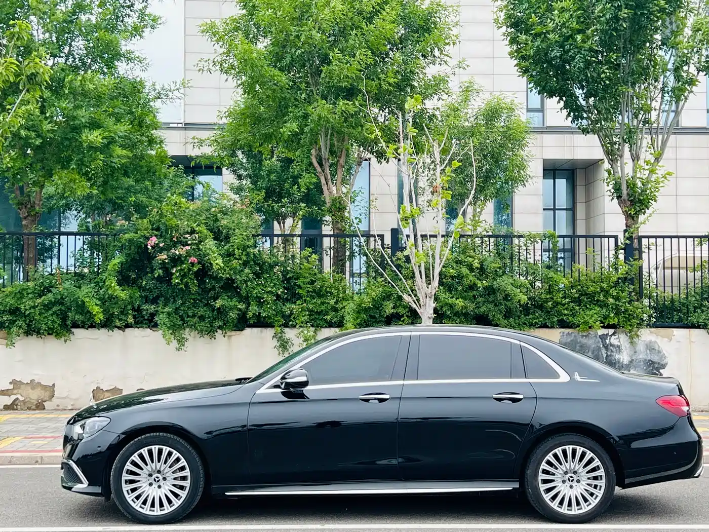 Mercedes-Benz E-Class 2016 E 300 L Sport Fashion Type фото 3