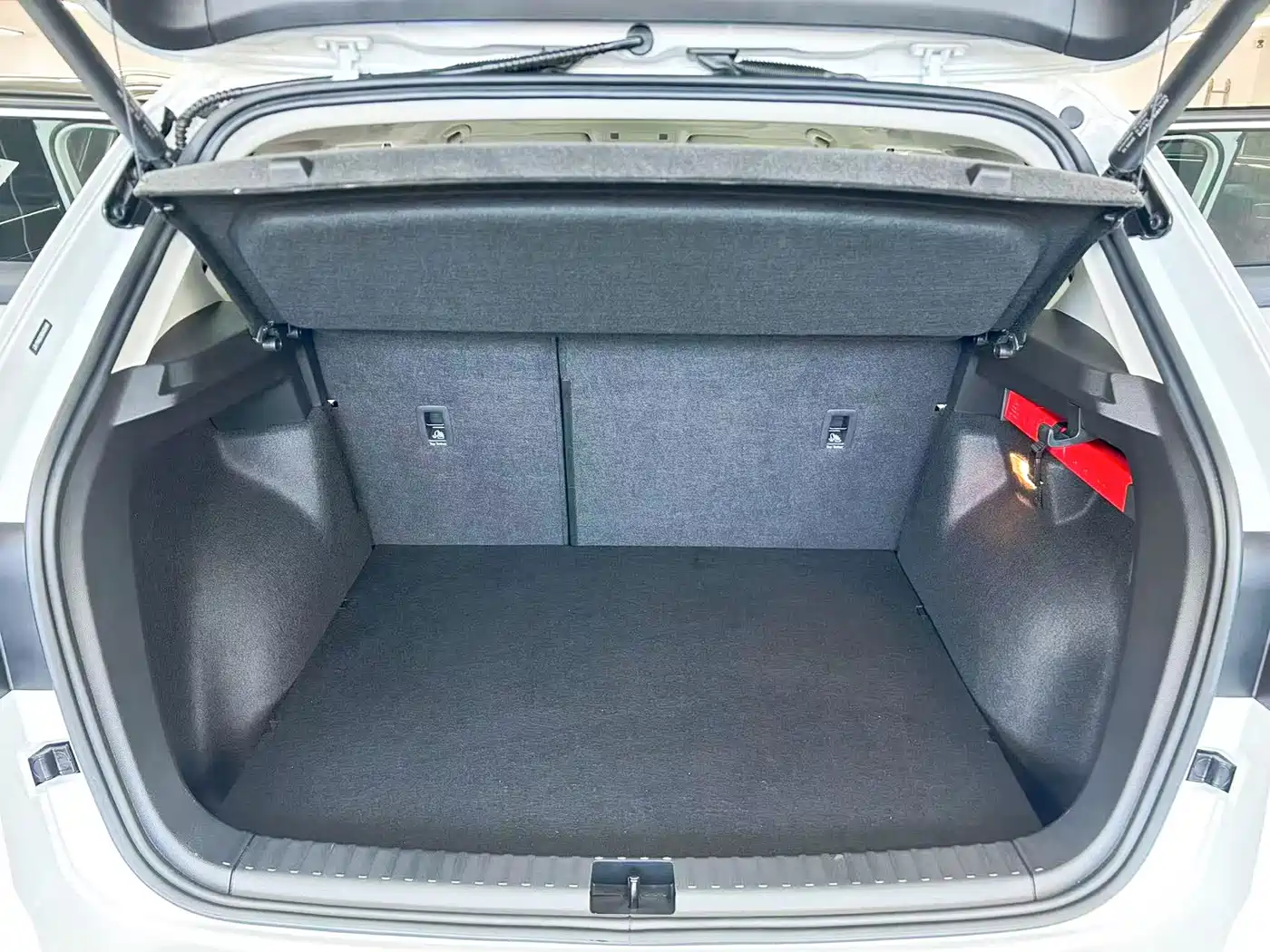 Volkswagen Tharu 2026 2024 300TSI 2WD Full Moon Edition