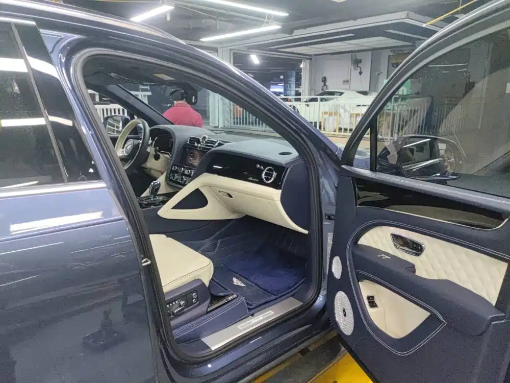 Photo 5 - Bentley Bentayga