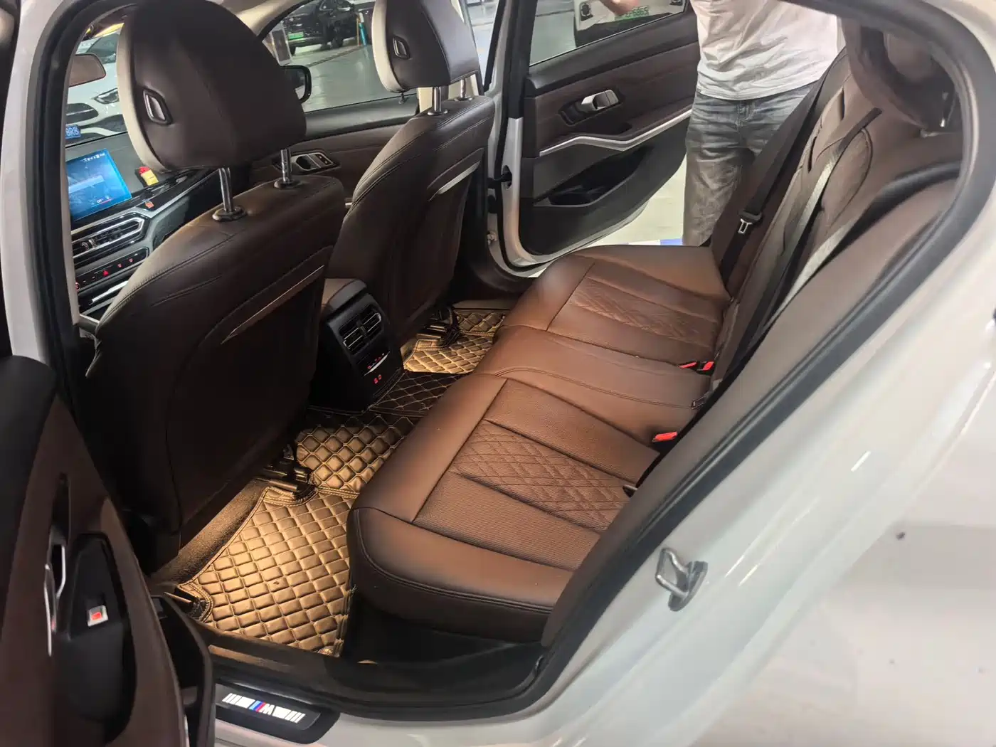 BMW 3 Series 2023 320Li M Sport Package фото 8