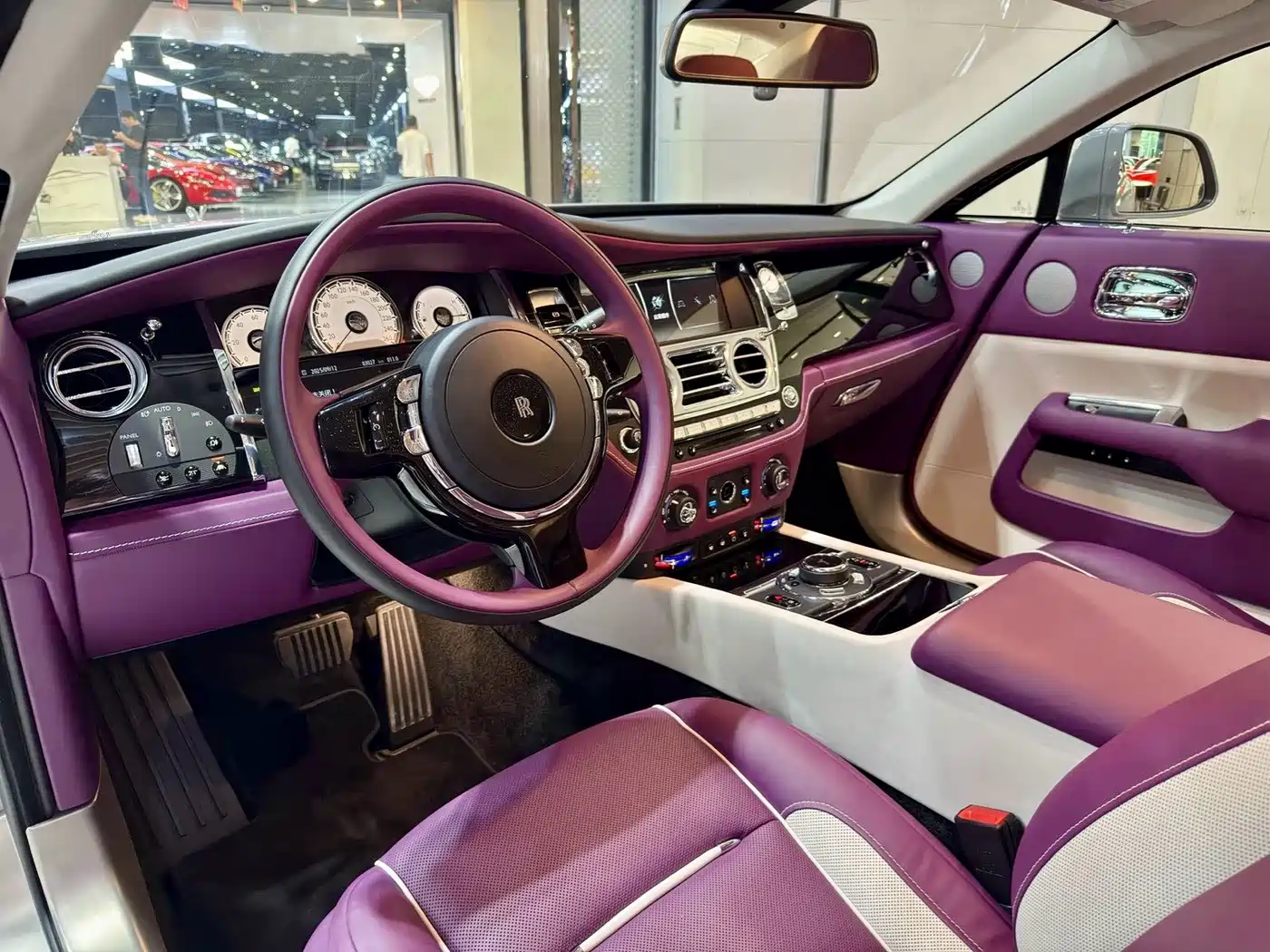 ROLLS-ROYCE PHANTOM