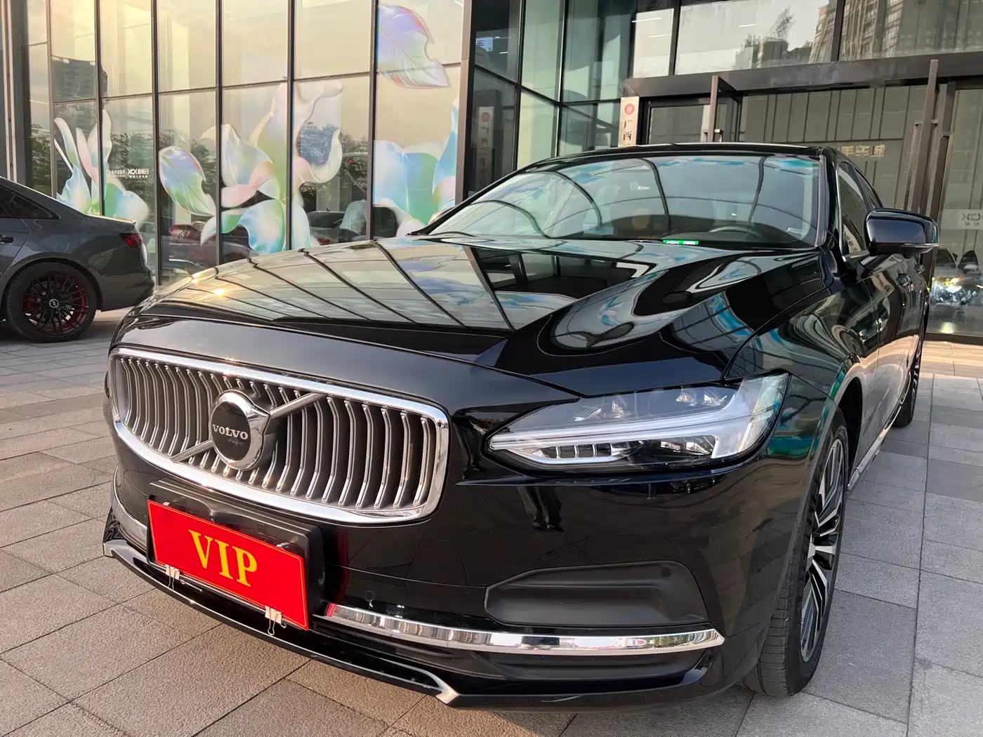 Volvo S90 2024 B5 Momentum Luxury Edition