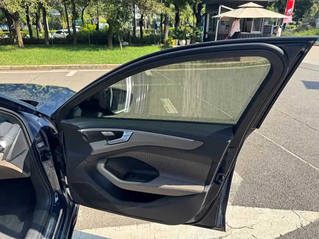 Фото 25 - Audi A6L