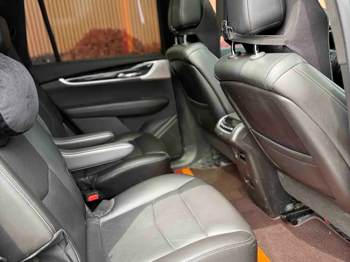 Cadillac XT6 2022 2.0T 6-Seater 4WD Platinum Edition фото 13
